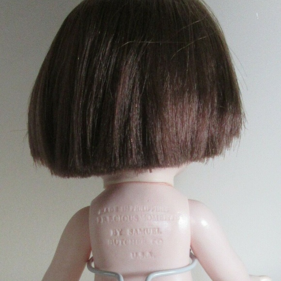 Precious moments doll on stand 1994 Holding a cray - Picture 5 of 9